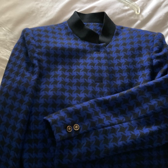 Beautifully Tailored Wool Jacket - Picture 3 of 6